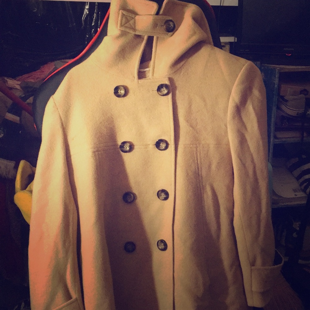 Cozy coat worn once 8 buttons side pockets size 12